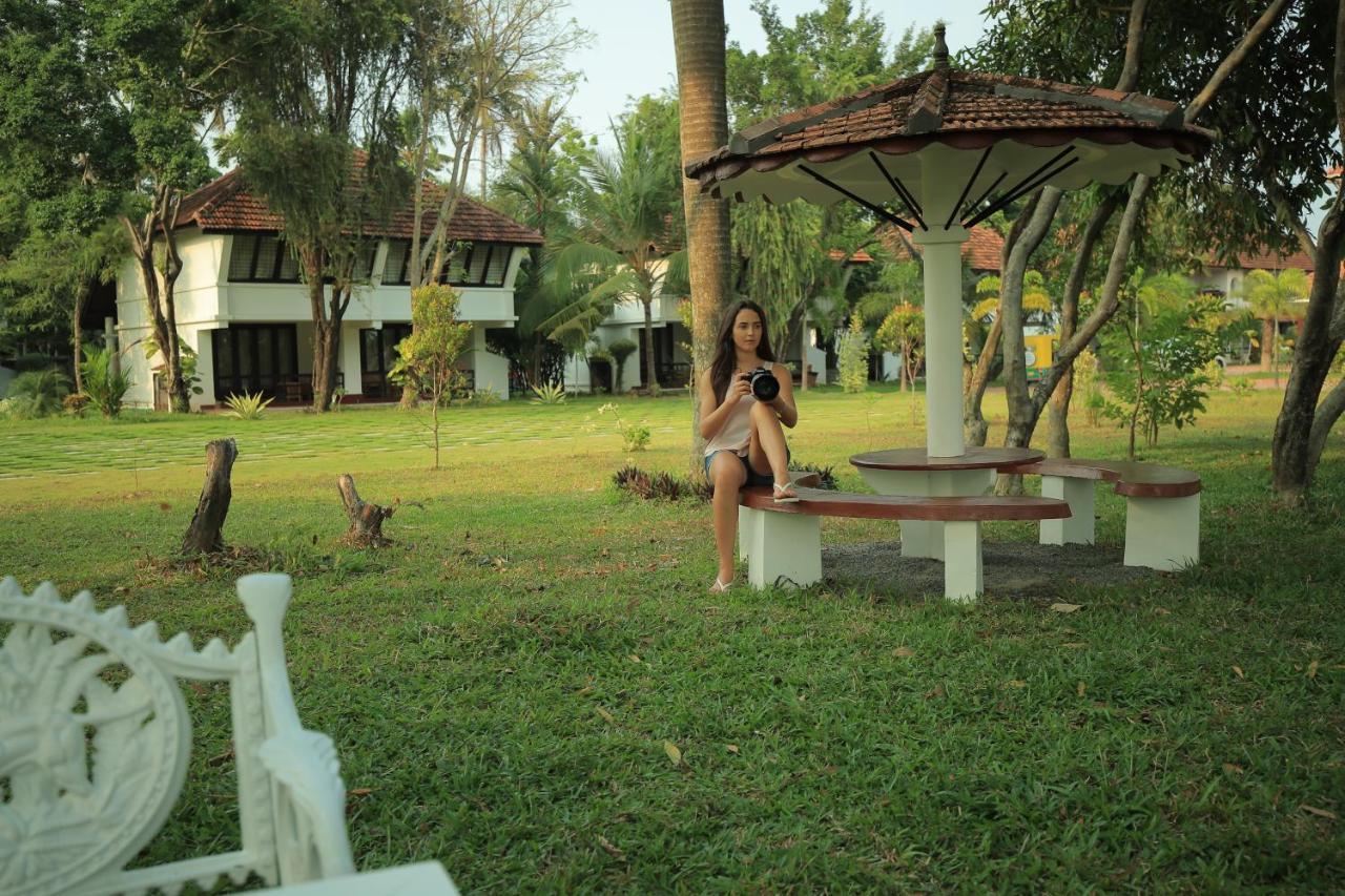 Nihara Resort And Spa Cochin Kochi Extérieur photo