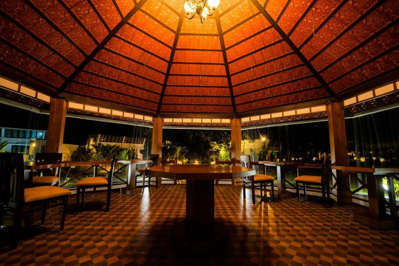 Nihara Resort And Spa Cochin Kochi Extérieur photo