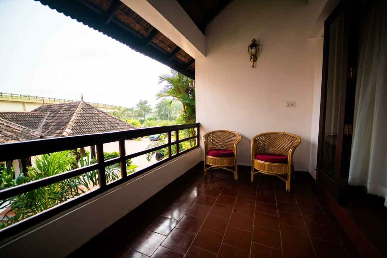 Nihara Resort And Spa Cochin Kochi Extérieur photo