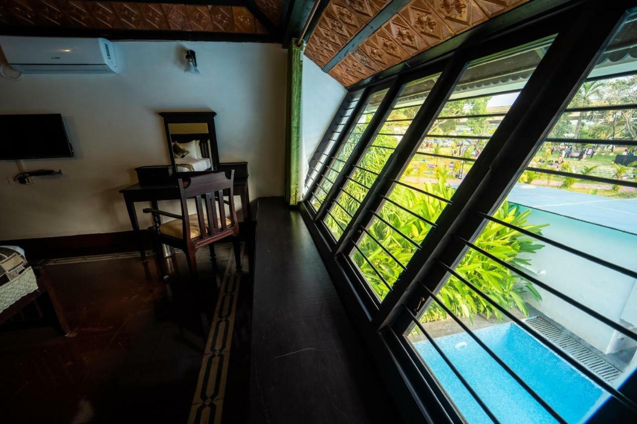 Nihara Resort And Spa Cochin Kochi Extérieur photo