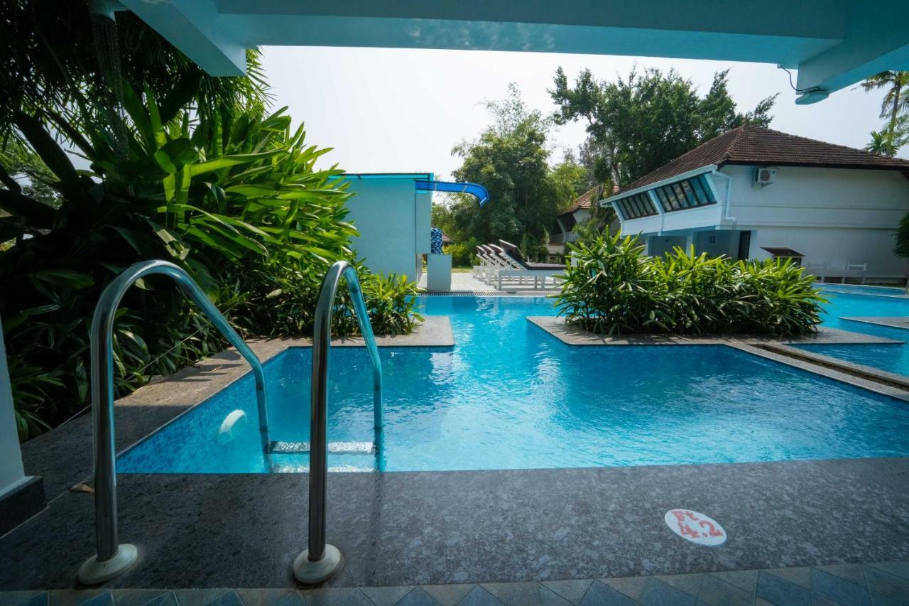 Nihara Resort And Spa Cochin Kochi Extérieur photo